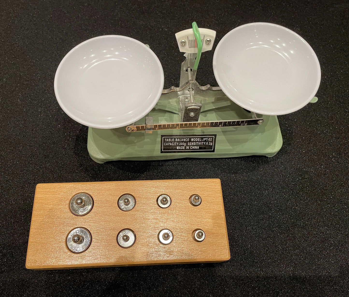 MM-114 Scales w/set of Weights in Stand